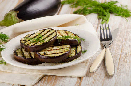 Aubergines grillées, sauce yaourt