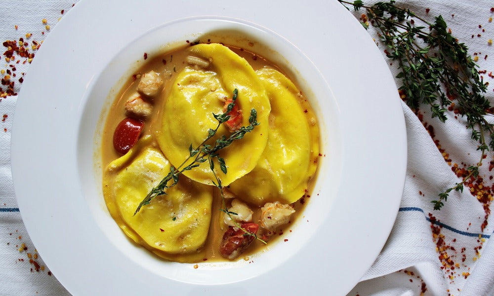 Ravioli de potiron, sauce coco et cèpes sautés